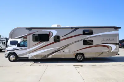 2016 Thor Motor Coach Four Winds 31E photo 4
