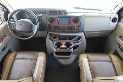 2016 Thor Motor Coach Four Winds 31E photo 22