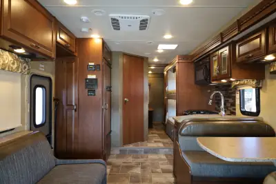 2016 Thor Motor Coach Four Winds 31E photo 9