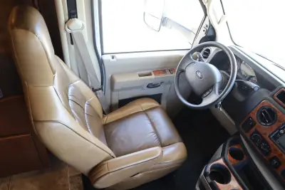 2016 Thor Motor Coach Four Winds 31E photo 23