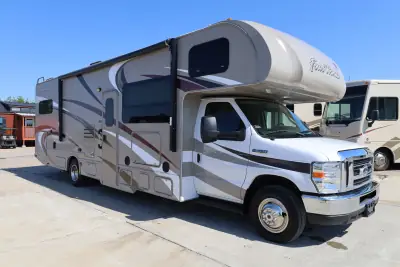 2016 Thor Motor Coach Four Winds 31E photo 2
