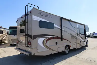 2016 Thor Motor Coach Four Winds 31E photo 8