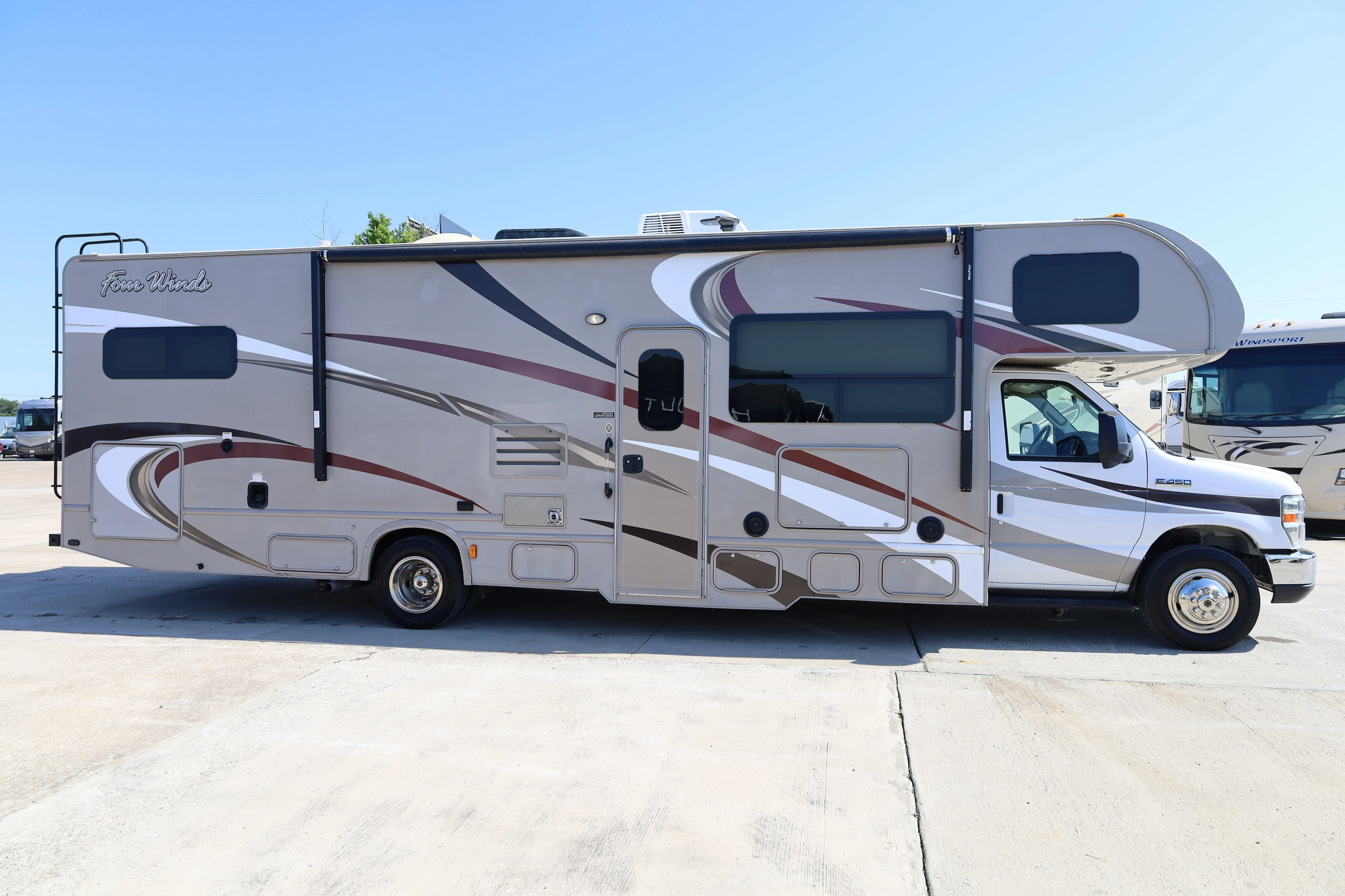 2016 Thor Motor Coach Four Winds 31E exterior