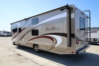 2016 Thor Motor Coach Four Winds 31E photo 6