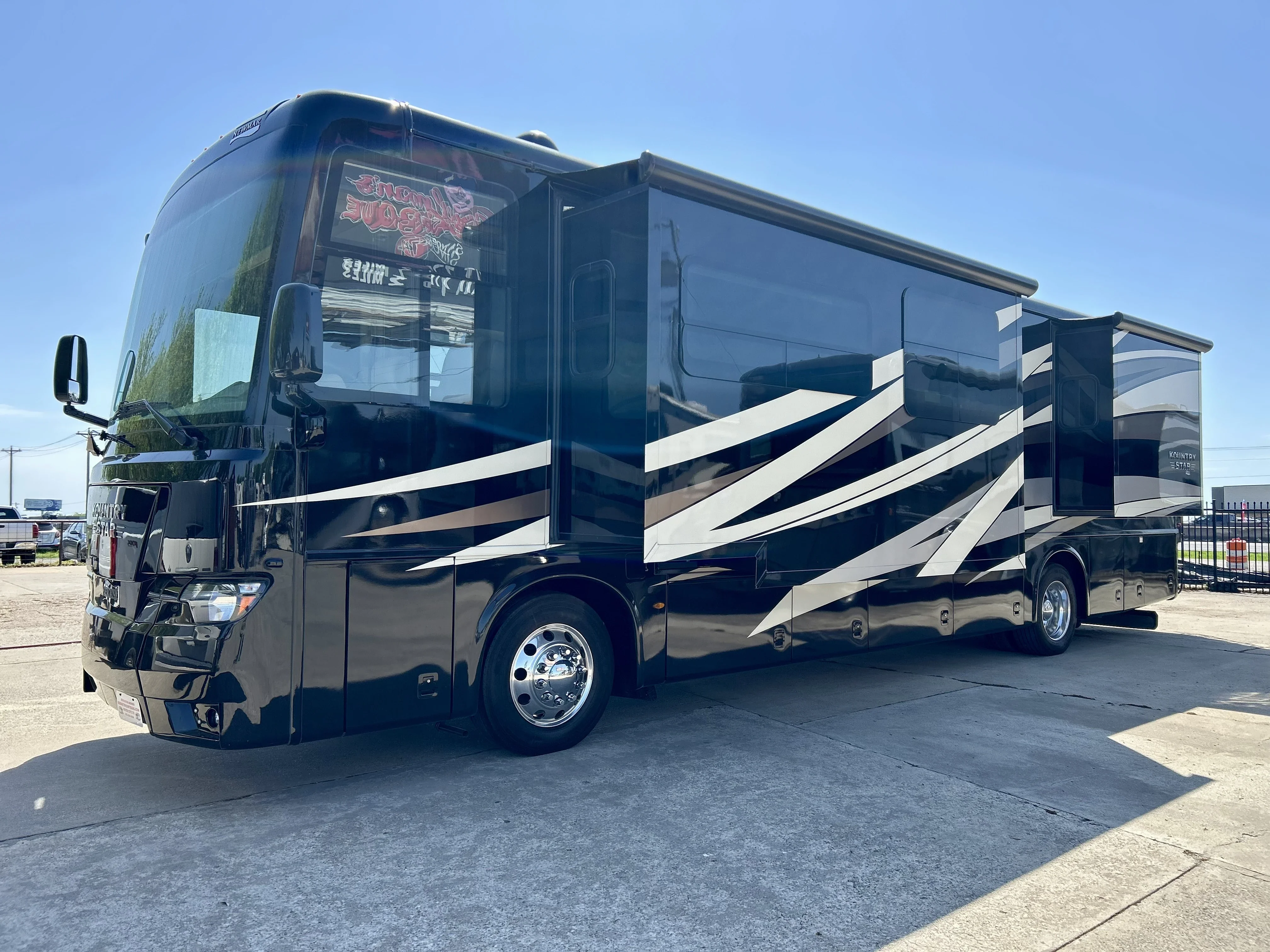 2020 Newmar Kountry Star 3717 exterior