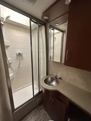 2010 Thor Motor Coach Serrano 31V photo 17