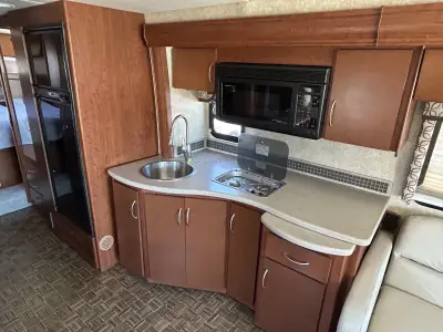 2010 Thor Motor Coach Serrano 31V photo 13