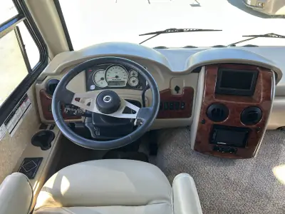 2010 Thor Motor Coach Serrano 31V photo 26