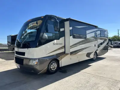 2010 Thor Motor Coach Serrano 31V photo 4