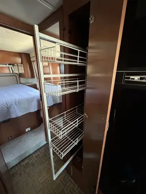 2010 Thor Motor Coach Serrano 31V photo 15