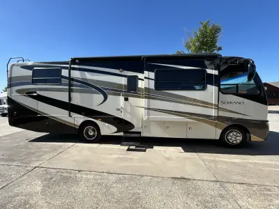 2010 Thor Motor Coach Serrano 31V