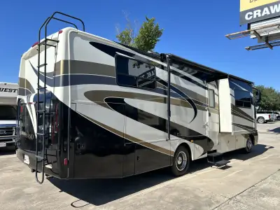 2010 Thor Motor Coach Serrano 31V photo 5