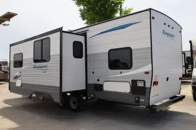 2018 Gulf Stream Kingsport 271DDS photo 3