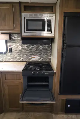 2018 Gulf Stream Kingsport 271DDS photo 12