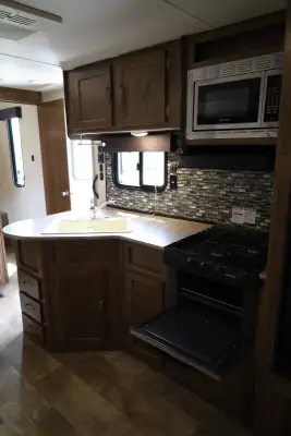 2018 Gulf Stream Kingsport 271DDS photo 13