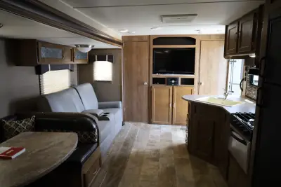 2018 Gulf Stream Kingsport 271DDS photo 9