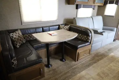 2018 Gulf Stream Kingsport 271DDS photo 11
