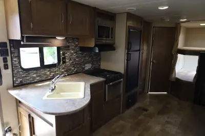 2018 Gulf Stream Kingsport 271DDS photo 10