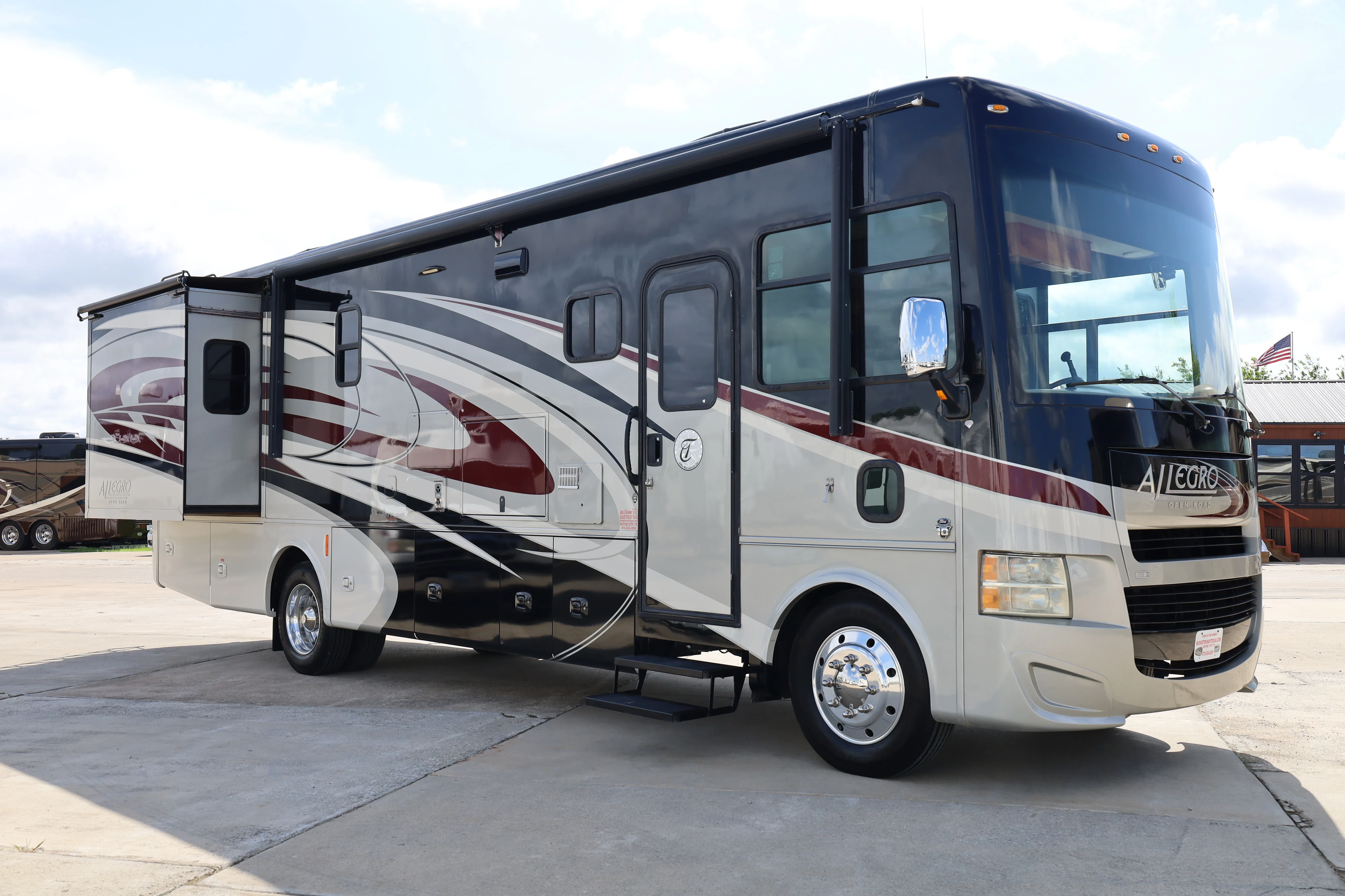 2016 Tiffin Motorhomes Allegro Open Road 32 SA exterior