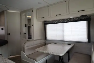 2022 Thor Motor Coach Freedom Elite 22HE photo 12