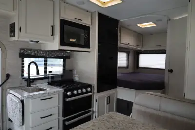 2022 Thor Motor Coach Freedom Elite 22HE photo 11
