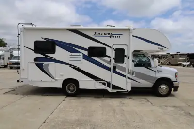 2022 Thor Motor Coach Freedom Elite 22HE