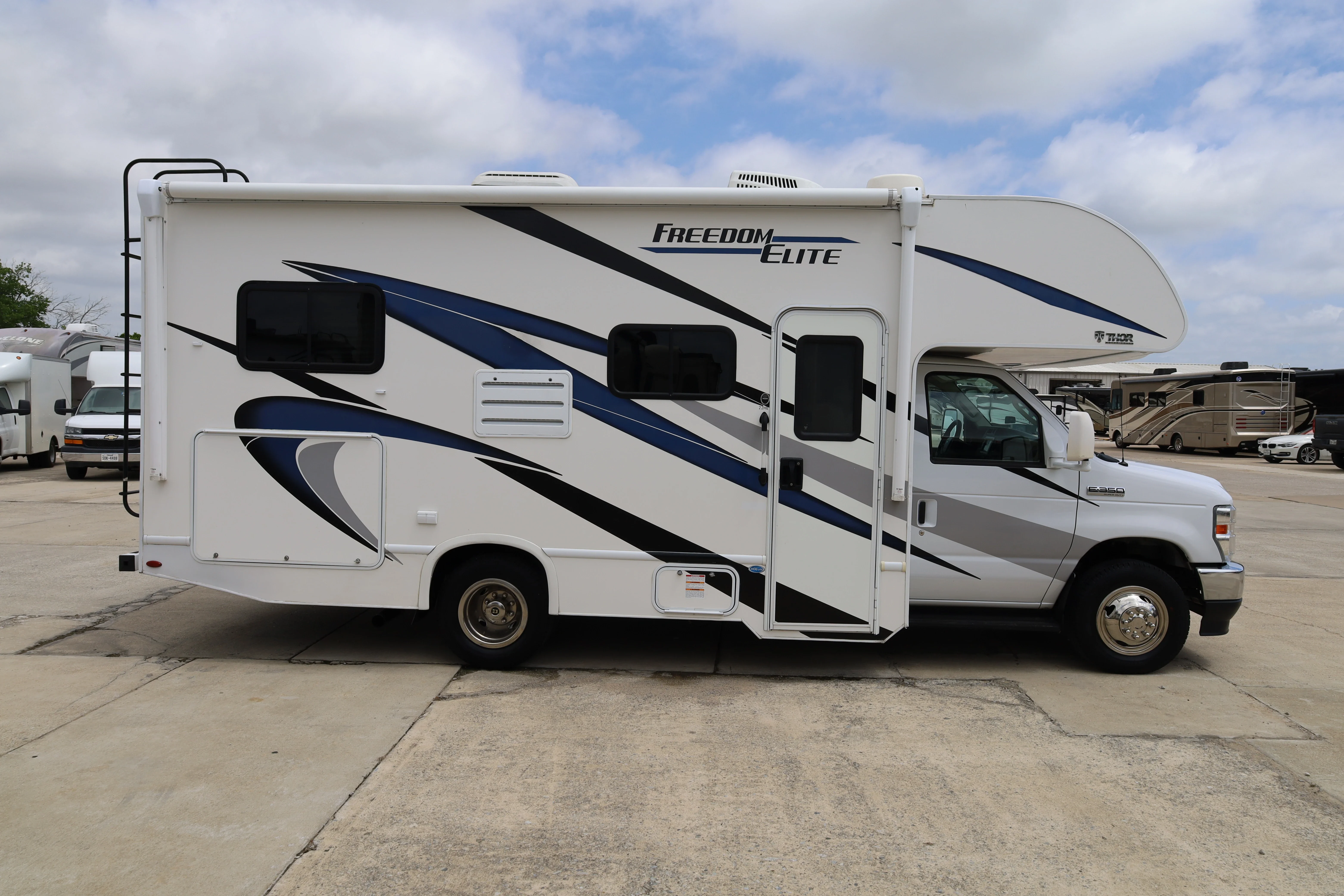 2022 Thor Motor Coach Freedom Elite 22HE exterior