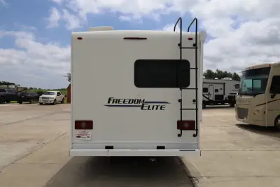 2022 Thor Motor Coach Freedom Elite 22HE photo 7