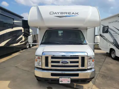 2019 Thor Motor Coach Daybreak 30DB photo 6
