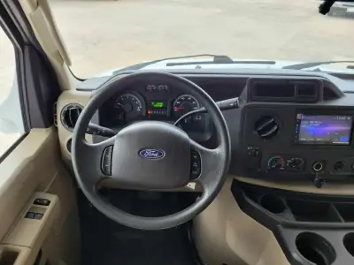 2019 Thor Motor Coach Daybreak 30DB photo 23
