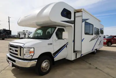 2019 Thor Motor Coach Daybreak 30DB photo 3