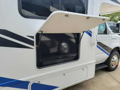 2019 Thor Motor Coach Daybreak 30DB photo 24