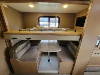 2019 Thor Motor Coach Daybreak 30DB photo 14