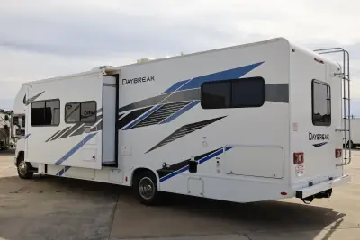 2019 Thor Motor Coach Daybreak 30DB photo 4