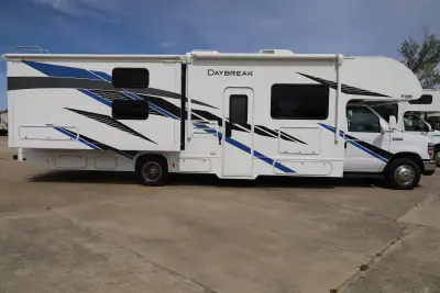 2019 Thor Motor Coach Daybreak 30DB photo 2