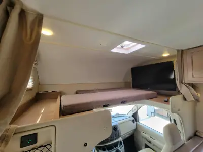 2019 Thor Motor Coach Daybreak 30DB photo 21
