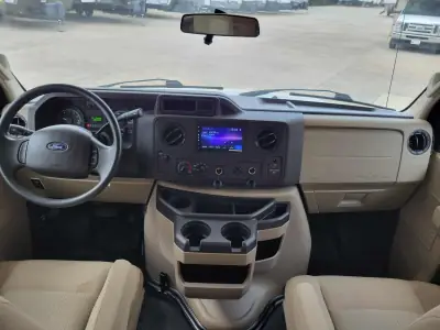 2019 Thor Motor Coach Daybreak 30DB photo 22