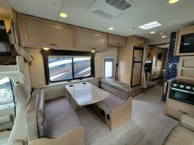 2019 Thor Motor Coach Daybreak 30DB photo 8