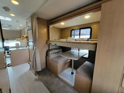 2019 Thor Motor Coach Daybreak 30DB photo 13