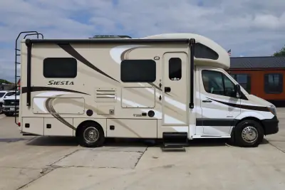 2016 Thor Motor Coach Siesta 24SA Sprinter photo 3