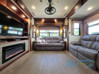 2018 Keystone Alpine 3501RL photo 10