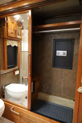 2015 Tiffin Motorhomes Allegro Bus 40SP photo 19