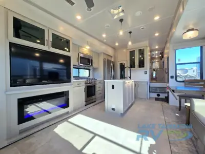 2022 Palomino Columbus C-Series 299RLC photo 11