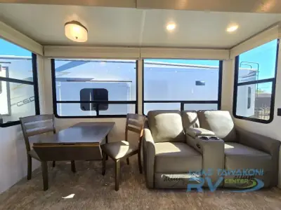 2022 Palomino Columbus C-Series 299RLC photo 9