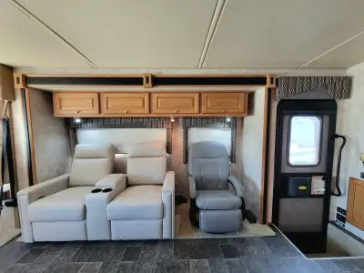 2012 Itasca Sunova 33C photo 5