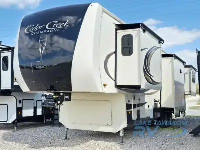 2020 Forest River Cedar Creek Champagne Edition 38ERD photo 3