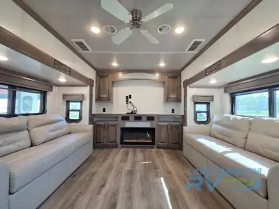 2020 Forest River Cedar Creek Champagne Edition 38ERD photo 15