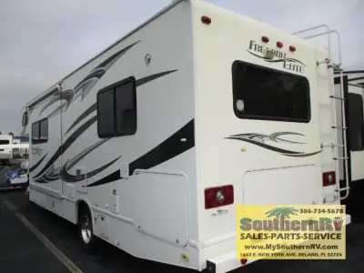 2011 Thor Motor Coach Freedom Elite 28U photo 4