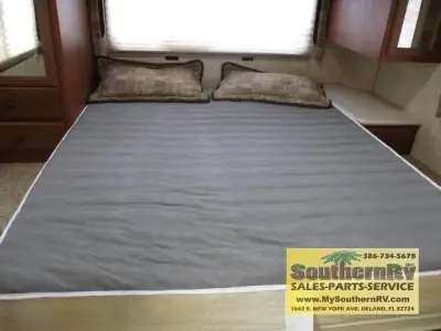 2011 Thor Motor Coach Freedom Elite 28U photo 9