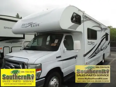 2011 Thor Motor Coach Freedom Elite 28U photo 2